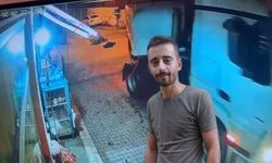 TIR’ın altına giren motosiklet sürücüsü hayatını kaybetti: Kamera görüntüleri ortaya çıktı