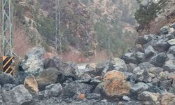 Yoğun Yağış Kahramanmaraş’ta Heyelana Yol Açtı: Yollar Trafiğe Kapandı