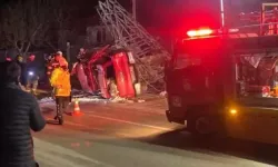 Yüksek gerilim hattı direğine çarpan kamyonetin sürücüsü ağır yaralandı