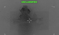 ABD ordusu, İran’a ait İHA gemisine yönelik saldırının görüntülerini yayınladı