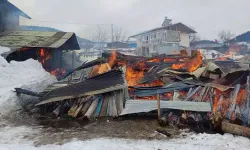 1 Ev, 2 Ahır ve 1 Ambar Küle Döndü