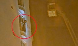 Adana’da balkona çıkıp evi yakacağını söyledi polis 3 saatte ikna etti