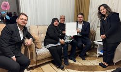 AK Gençlik Kahramanmaraş’tan 40 yıllık evli çifte anlamlı ziyaret