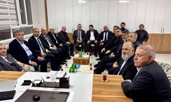 AK Parti teşkilatı İlim Yayma Cemiyeti iftarına katıldı