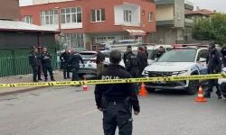 Sanık olduğu duruşmaya katılmayıp şikayetçiye ateş etti, başkasını yaraladı