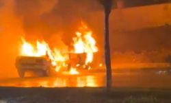 Antep'te feci kaza! İki otomobil alev topuna döndü