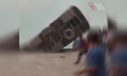 Bangladeş'te yolcu otobüsü nehre düştü: 24 ölü