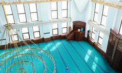 Camiler Ramazan’da Gül Suyu ile Temizleniyor