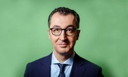 Cem Özdemir Kimdir? Almanya’da İlk Türk Başbakan Olabilir Mi?
