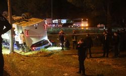 Cezaevi servisi refüje devrildi: 16 yaralı