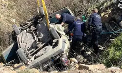 Feci kaza: Çukura düşen otomobildeki 2 kişi öldü, 1 kişi yaralandı