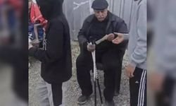 Depremde ölen yakınları için emekli maaşını dağıttı