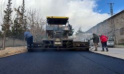 Dulkadiroğlu’nda Rafet Efendi Caddesi sıcak asfaltla yenileniyor