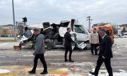 Freni patlayan kamyon 4 araca çarptı, 19 kişi yaralandı