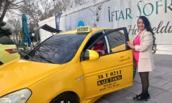 Gezme merakıyla direksiyon başına geçen Gizem, 2 yıldır taksicilik yapıyor