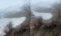 Hakkari’de köye doğru ilerleyen çığ saniye saniye görüntülendi