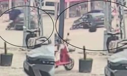 Hatay Dörtyol’da otomobil ile motosiklet çarpıştı 2 genç savruldu o anlar kamerada
