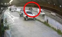 Hatay'da korku dolu anlar! Sürücüsüz otomobil ana yola fırladı