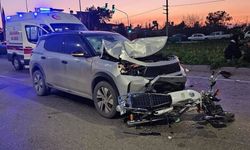 Hatay’da otomobille çarpışan motosikletteki 2 kişi yaralandı