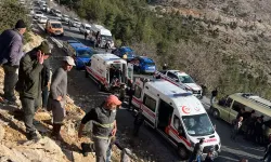 İşçi Servisi Uçuruma Yuvarlandı, 3 Ölü 11 Yaralı