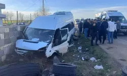 İşçileri taşıyan minibüs kaza yaptı: 10 yaralı