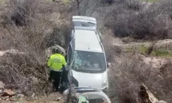 Kahramanmaraş Yolu Üzerinde Araç Şarampole Yuvarlandı: 2’si çocuk 4 kişi yaralandı