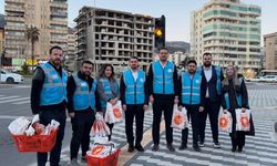 Kahramanmaraş’ta AK Gençlik’ten iftara yetişemeyenlere ikram