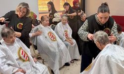 Kahramanmaraş'ta berberler huzurevinde yaşlıların yüzünü güldürdü