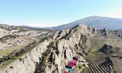 Kahramanmaraş'ta ejderha sırtına benzetilen kayalık bölge dron ile görüntülendi