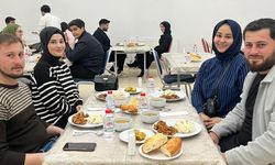 Kahramanmaraş’ta evlenen genç çiftlerle iftar programı