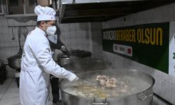 Kahramanmaraş’ta Hayrat Derneği 1200 Kişiye İftar Dağıtıyor