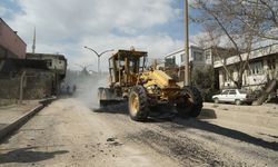 Kahramanmaraş’ta Kuddusi Baba ve Trabzon Bulvarları Sıcak Asfaltla Yenileniyor