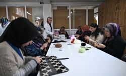 Kahramanmaraş’ta Kursiyer Kadınlar Hem Öğreniyor Hem Kazanıyor