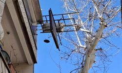 Kahramanmaraş’ta şiddetli rüzgar etkili oldu: çatı ve güneş panelleri zarar gördü