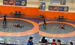 Kahramanmaraş’ta U15 güreş il birinciliği müsabakaları tamamlandı