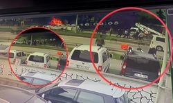 Kırmızı ışıkta bekleyen araçlara kamyonet daldı: o anlar kamerada