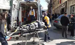 Kırmızı Işıkta Duran Araca Çarpan Otomobil, Yayaların Arasına Daldı: 5 Yaralı