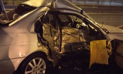 Kontrolden çıkan otomobil bariyerlere ok gibi saplandı: 1 ağır yaralı