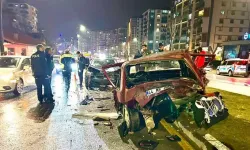 Malatya'da iki otomobil çarpıştı: 1'i çocuk, 3 yaralı