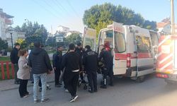 Manavgat’ta otomobil elektrik direğine çarptı: 3 kişi yaralandı