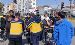 Manavgat’ta U Dönüşü Yapmak İsterken Motosikletini Devirdi: 1 Kişi Yaralandı