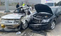 Manisa'da feci kaza kamyonet sürücüsü hayatını kaybetti