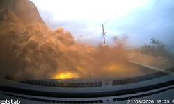 Mersin-Antalya yolundaki heyelan araç kamerasında