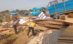 Nijerya'da yolcu taşıyan kamyon devrildi: 10 ölü, 20 yaralı