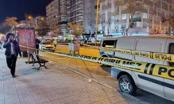 Otobüs beklerken husumetlisinin silahlı saldırısında ağır yaralandı