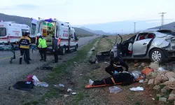 Otomobil yol kenarına yuvarlandı: 5 yaralı