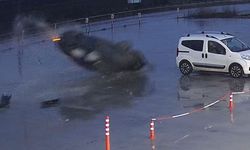 Otomobilin 60 metre boyunca defalarca takla attığı kaza kamerada