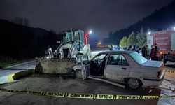 Park halindeki iş makinesine çarpan otomobilin sürücüsü öldü