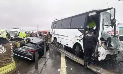 Polis Servisi Bariyerlere Çarptı: 1 Şehit, 16 Yaralı
