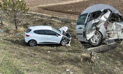 Sivas Yıldızeli'nde zincirleme kaza! 1 ölü 5 yaralı var